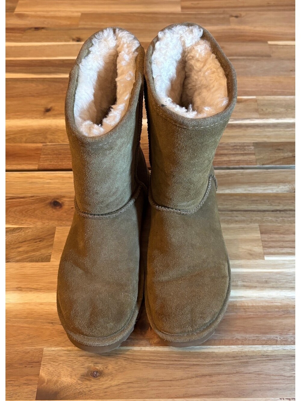 BEARPAW Women’s Size 8 Olive Suede Shearling Lined Winter Boots